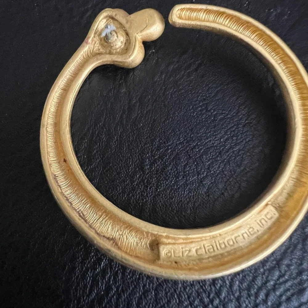 Liz Claiborne measurements diameter